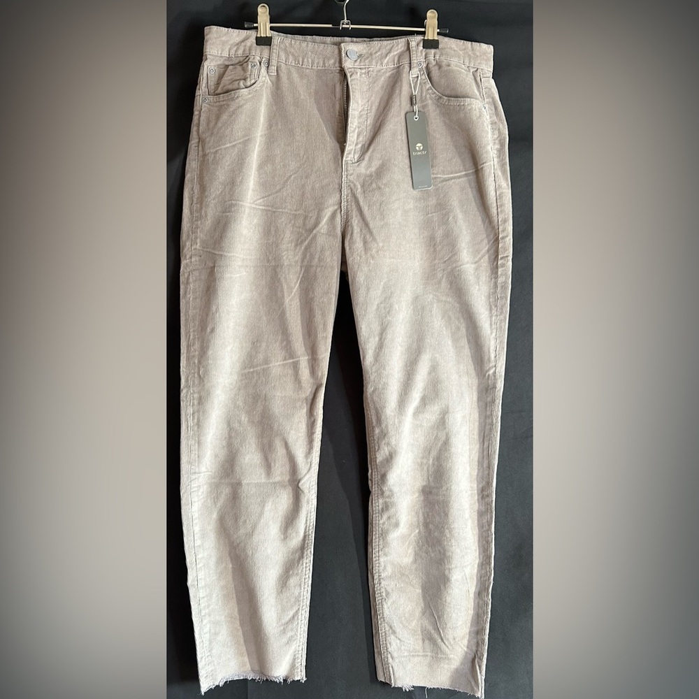 Tractr Mona High Rise Crop Corduroy Pants Women’s 14/32 Taupe